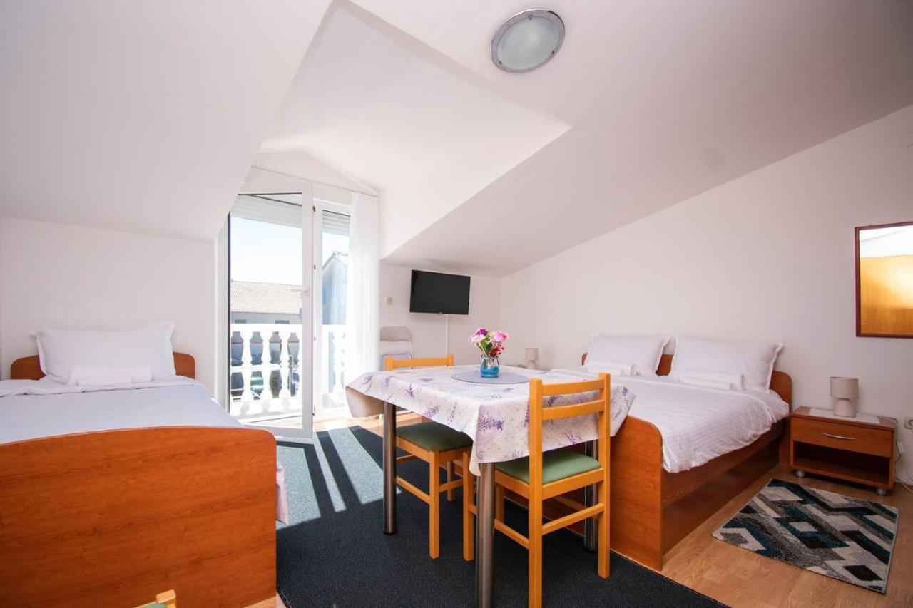 Family Holiday Apartments Lucia โวดีเซ ภายนอก รูปภาพ