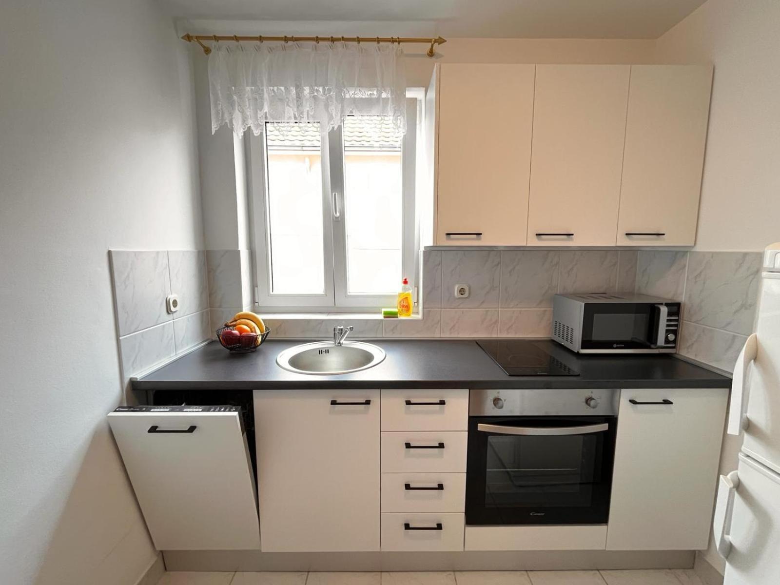 Family Holiday Apartments Lucia โวดีเซ ภายนอก รูปภาพ